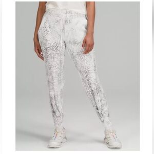 Lululemon Warm Down High-Rise Jogger Colour Thread Dye White Black